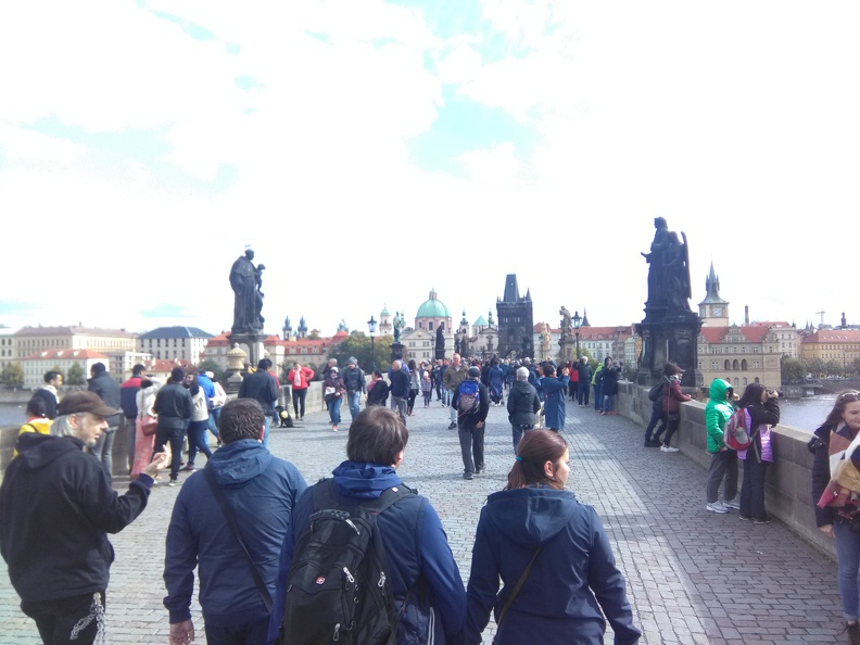 Karlov most s turistami